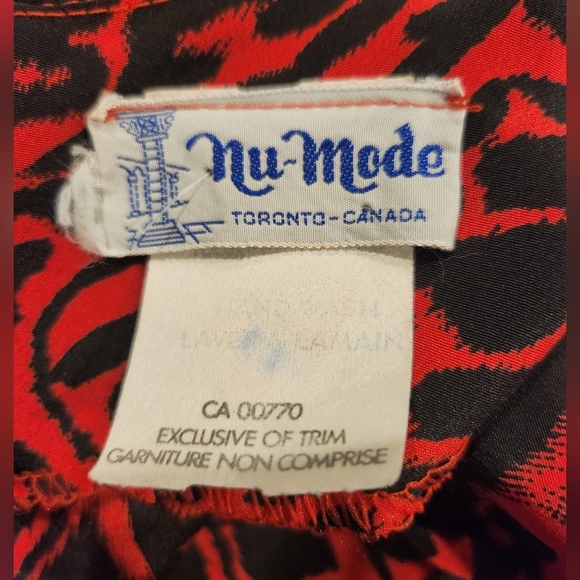 Vintage 80s/90s Red and Black Floral Dress with Pockets & Shoulder Pads - Picture 9 of 9